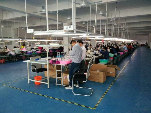 江西信豐正規(guī)服裝工廠 品質(zhì)與實力并存，誠尋優(yōu)質(zhì)零售客戶共拓市場